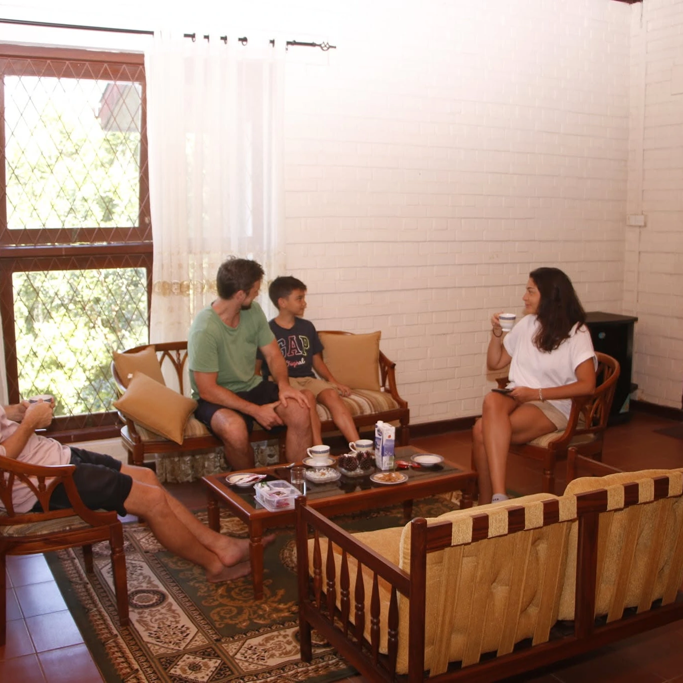 living_room_group_square_under_250kb