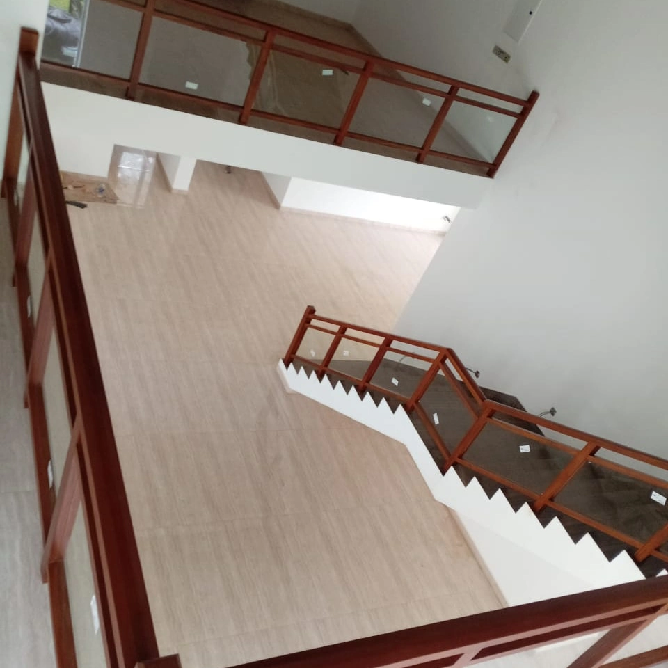staircase_glass_railing_square_under_250kb