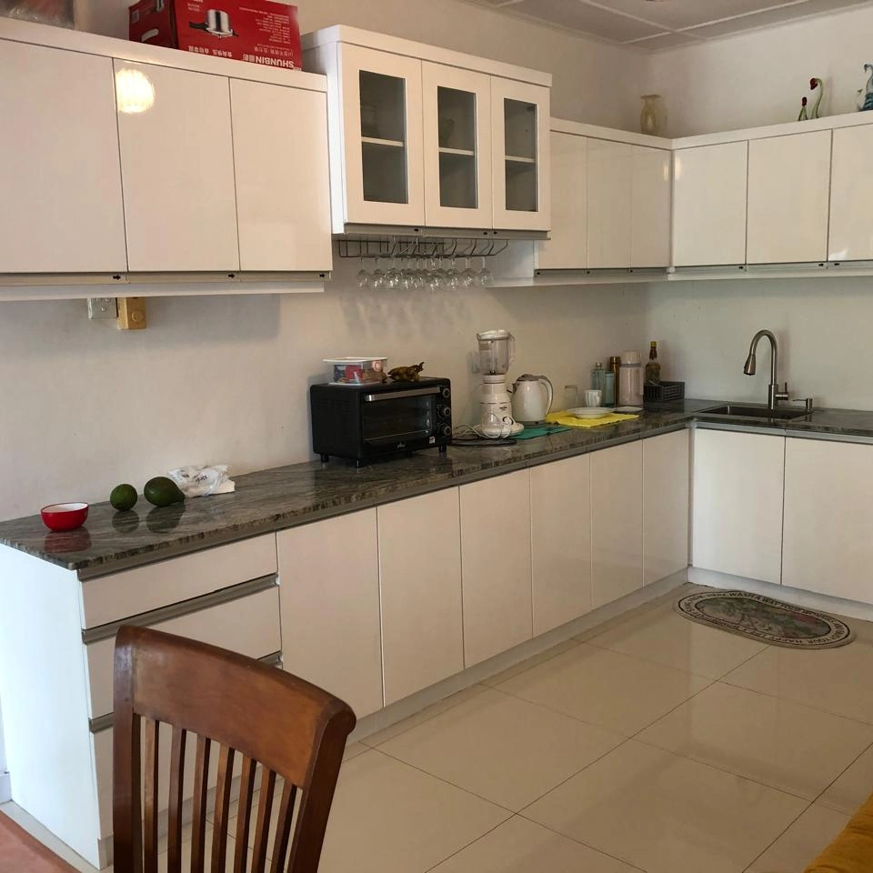 white_kitchen_square_under_250kb